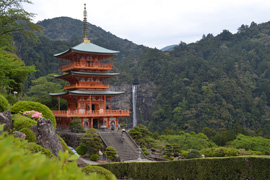 三重の塔と那智滝